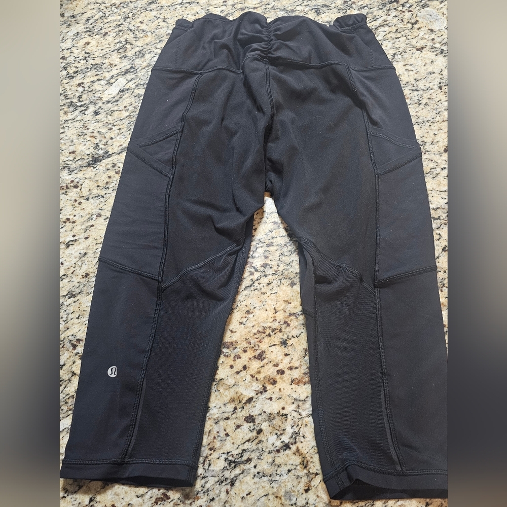 Lululemon Black Athletic Capri Leggings Back And Side Pockets Size  10